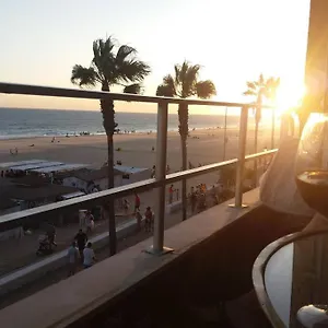 Primera Línea De Playa. Zona Playa Costilla. Apartamento
